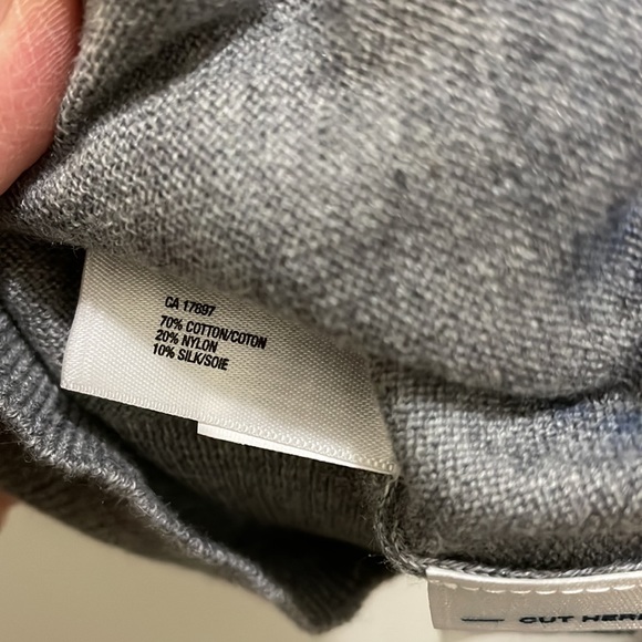 Gap gray v-neck sweater (sz m) - Picture 8 of 11